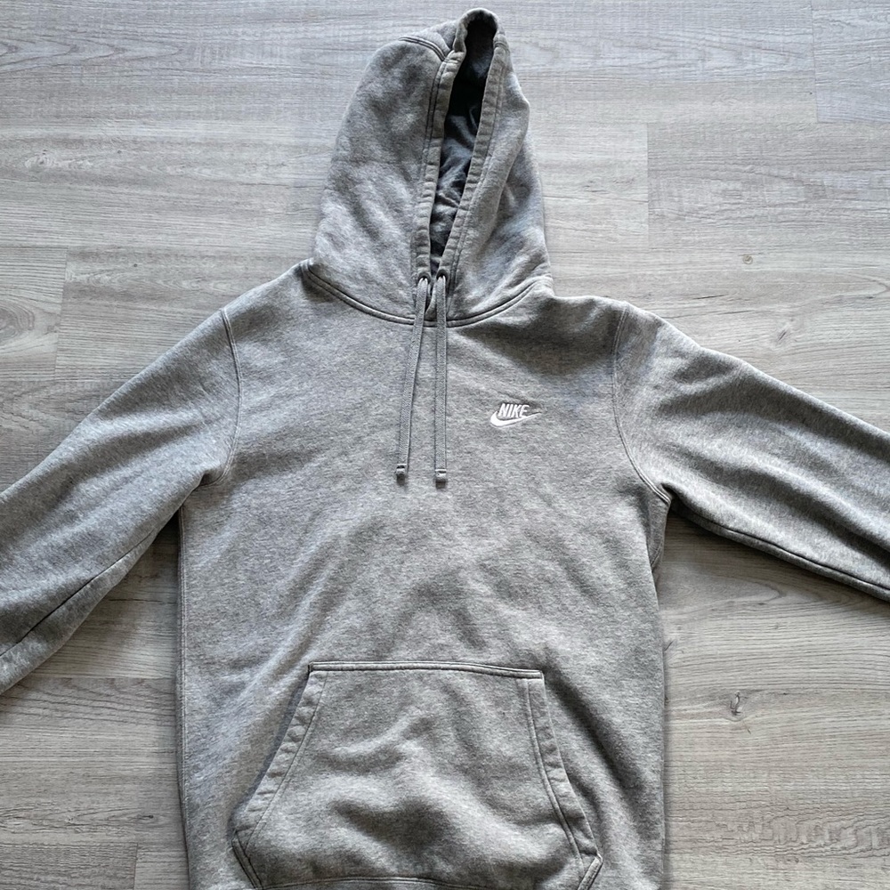 Nike club swoosh hoodie grey